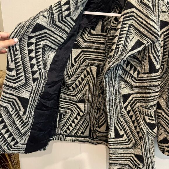 Zara Womens Black Gray Coat Jacket Size M Aztec Artsy Long Sleeve Geometric - Picture 9 of 9